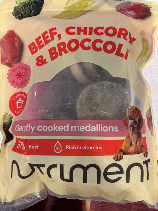Nutriment Gently Cooked Beef Chicory and Broccoli medallions 800g